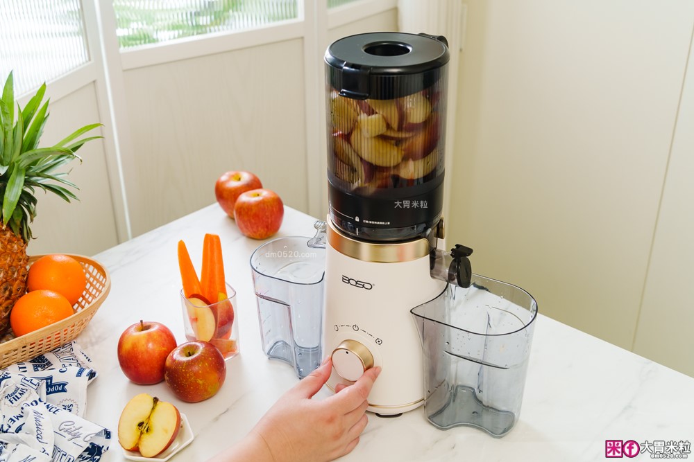 整顆蘋果直接榨【BOSO 鮮萃纖Max 超大口徑冷壓慢磨果汁機旗艦款】創新慢磨技術、99.6%純汁率、果汁到冰沙一站式搞定! 整顆蘋果直接榨【BOSO 鮮萃纖Max 超大口徑冷壓慢磨果汁機旗艦款】創新慢磨技術、99.6%純汁率、果汁到冰沙一站式搞定!