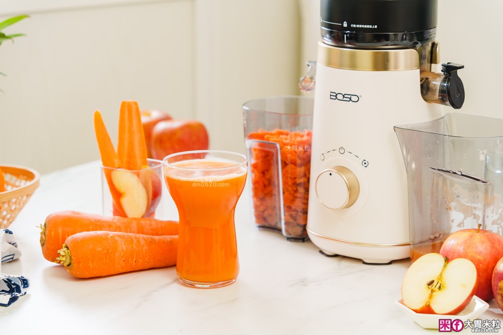 整顆蘋果直接榨【BOSO 鮮萃纖Max 超大口徑冷壓慢磨果汁機旗艦款】創新慢磨技術、99.6%純汁率、果汁到冰沙一站式搞定! 整顆蘋果直接榨【BOSO 鮮萃纖Max 超大口徑冷壓慢磨果汁機旗艦款】創新慢磨技術、99.6%純汁率、果汁到冰沙一站式搞定!