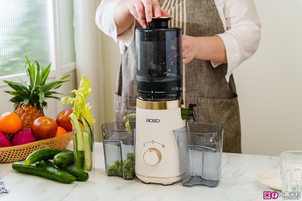 整顆蘋果直接榨【BOSO 鮮萃纖Max 超大口徑冷壓慢磨果汁機旗艦款】創新慢磨技術、99.6％純汁率、果汁到冰沙一站式搞定！
