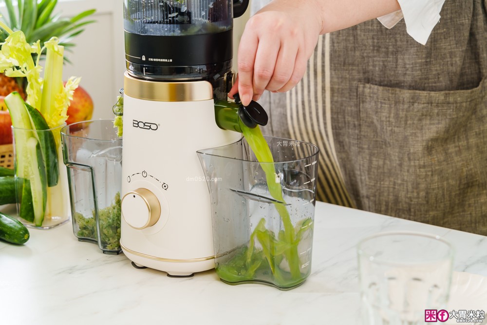 整顆蘋果直接榨【BOSO 鮮萃纖Max 超大口徑冷壓慢磨果汁機旗艦款】創新慢磨技術、99.6％純汁率、果汁到冰沙一站式搞定！