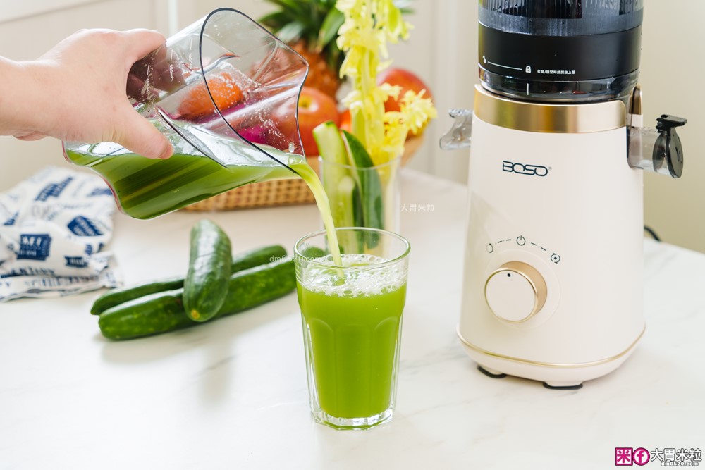 整顆蘋果直接榨【BOSO 鮮萃纖Max 超大口徑冷壓慢磨果汁機旗艦款】創新慢磨技術、99.6％純汁率、果汁到冰沙一站式搞定！