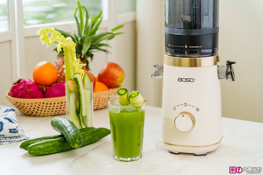 整顆蘋果直接榨【BOSO 鮮萃纖Max 超大口徑冷壓慢磨果汁機旗艦款】創新慢磨技術、99.6％純汁率、果汁到冰沙一站式搞定！