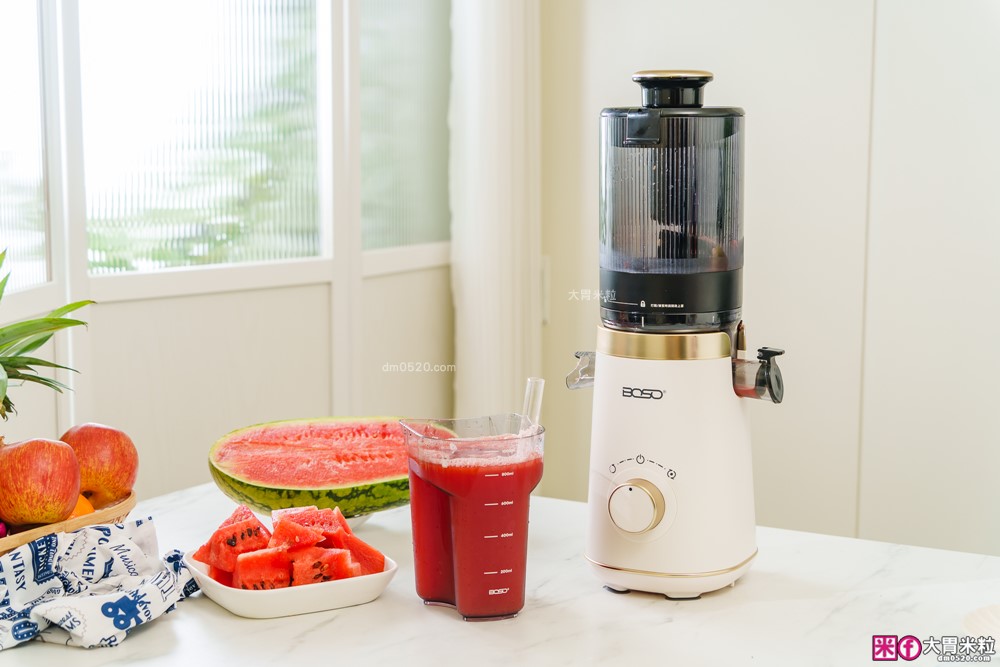 整顆蘋果直接榨【BOSO 鮮萃纖Max 超大口徑冷壓慢磨果汁機旗艦款】創新慢磨技術、99.6％純汁率、果汁到冰沙一站式搞定！