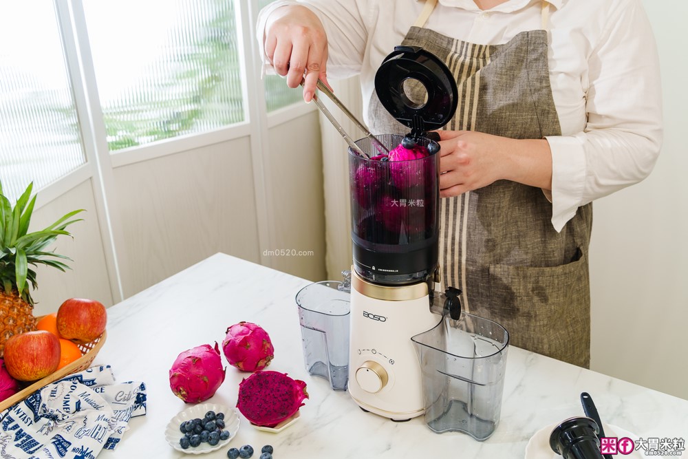整顆蘋果直接榨【BOSO 鮮萃纖Max 超大口徑冷壓慢磨果汁機旗艦款】創新慢磨技術、99.6％純汁率、果汁到冰沙一站式搞定！