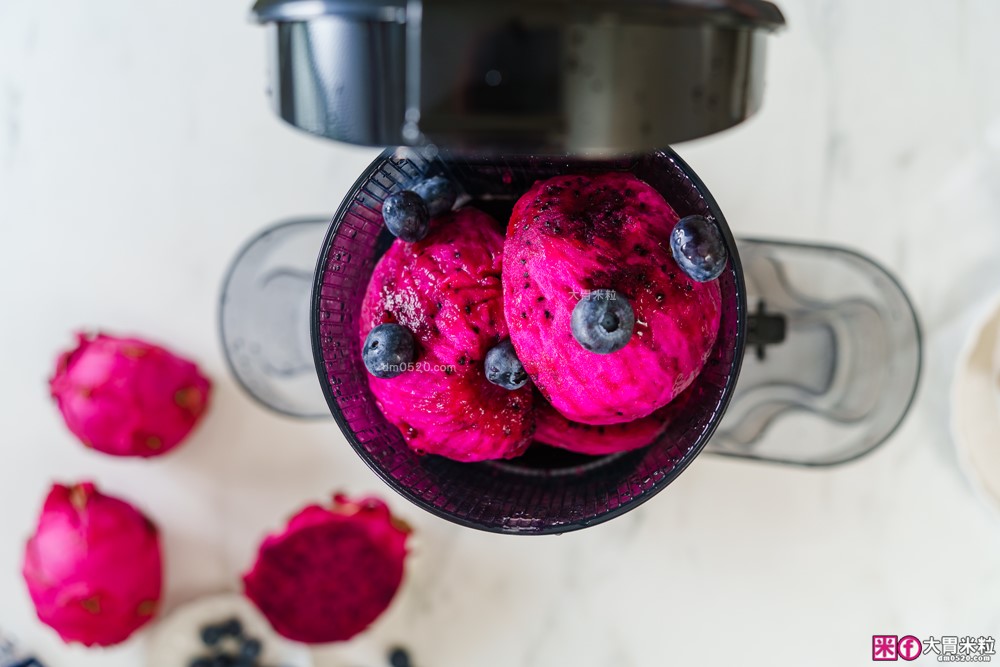 整顆蘋果直接榨【BOSO 鮮萃纖Max 超大口徑冷壓慢磨果汁機旗艦款】創新慢磨技術、99.6％純汁率、果汁到冰沙一站式搞定！