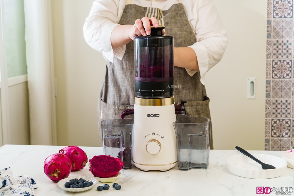 整顆蘋果直接榨【BOSO 鮮萃纖Max 超大口徑冷壓慢磨果汁機旗艦款】創新慢磨技術、99.6％純汁率、果汁到冰沙一站式搞定！