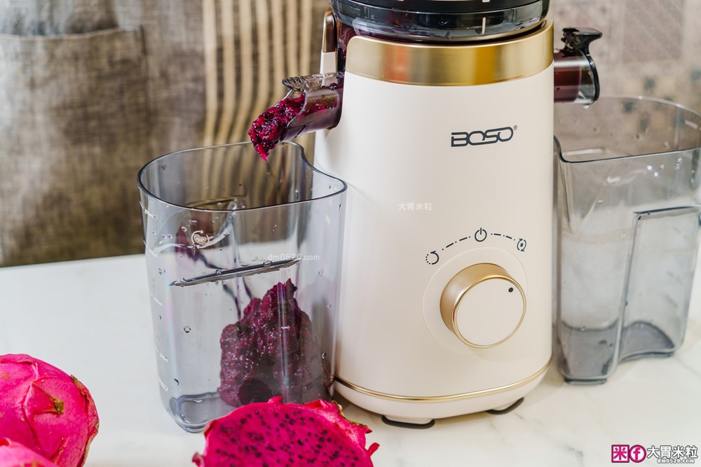 整顆蘋果直接榨【BOSO 鮮萃纖Max 超大口徑冷壓慢磨果汁機旗艦款】創新慢磨技術、99.6％純汁率、果汁到冰沙一站式搞定！