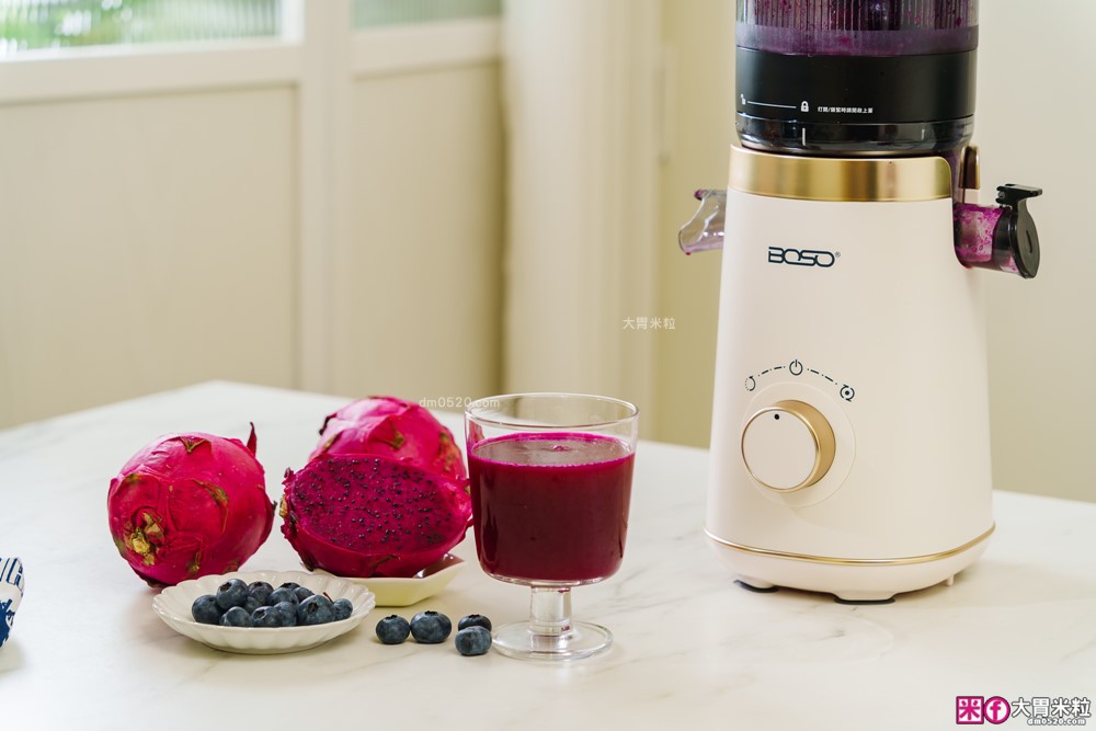 整顆蘋果直接榨【BOSO 鮮萃纖Max 超大口徑冷壓慢磨果汁機旗艦款】創新慢磨技術、99.6%純汁率、果汁到冰沙一站式搞定! 整顆蘋果直接榨【BOSO 鮮萃纖Max 超大口徑冷壓慢磨果汁機旗艦款】創新慢磨技術、99.6%純汁率、果汁到冰沙一站式搞定!