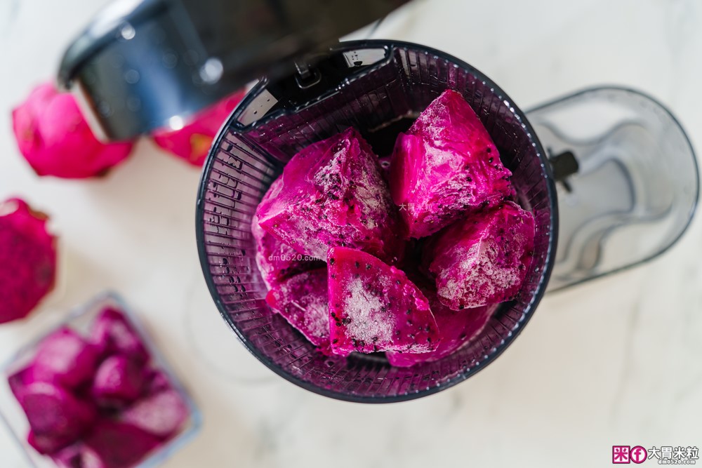 整顆蘋果直接榨【BOSO 鮮萃纖Max 超大口徑冷壓慢磨果汁機旗艦款】創新慢磨技術、99.6％純汁率、果汁到冰沙一站式搞定！