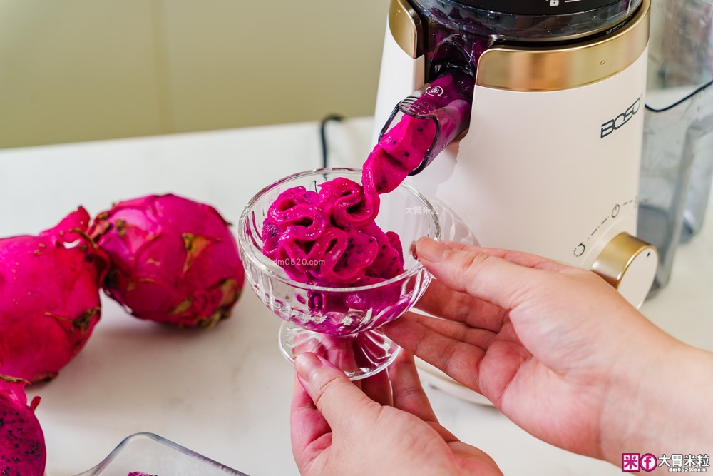 整顆蘋果直接榨【BOSO 鮮萃纖Max 超大口徑冷壓慢磨果汁機旗艦款】創新慢磨技術、99.6％純汁率、果汁到冰沙一站式搞定！