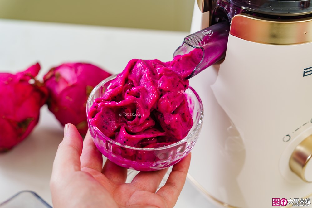 整顆蘋果直接榨【BOSO 鮮萃纖Max 超大口徑冷壓慢磨果汁機旗艦款】創新慢磨技術、99.6％純汁率、果汁到冰沙一站式搞定！