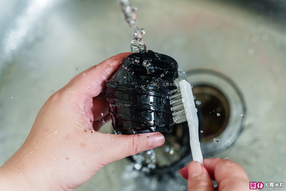 整顆蘋果直接榨【BOSO 鮮萃纖Max 超大口徑冷壓慢磨果汁機旗艦款】創新慢磨技術、99.6％純汁率、果汁到冰沙一站式搞定！