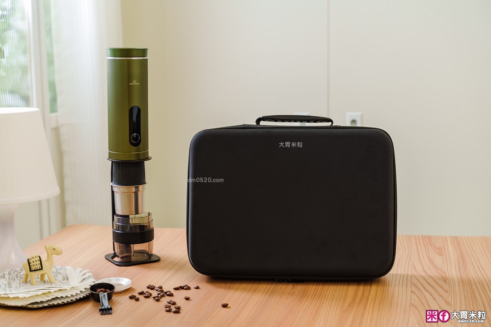 露營旅行必備移動式咖啡館｜MATURE GoBrew 行野全自動咖啡機｜煮水研磨沖煮一機搞定｜ 旅行咖啡神器｜隨身咖啡機推薦