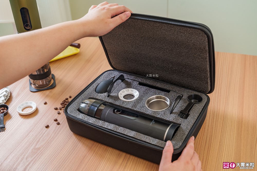 露營旅行必備移動式咖啡館｜MATURE GoBrew 行野全自動咖啡機｜煮水研磨沖煮一機搞定｜ 旅行咖啡神器｜隨身咖啡機推薦