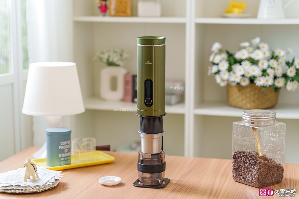 露營旅行必備移動式咖啡館｜MATURE GoBrew 行野全自動咖啡機｜煮水研磨沖煮一機搞定｜ 旅行咖啡神器｜隨身咖啡機推薦