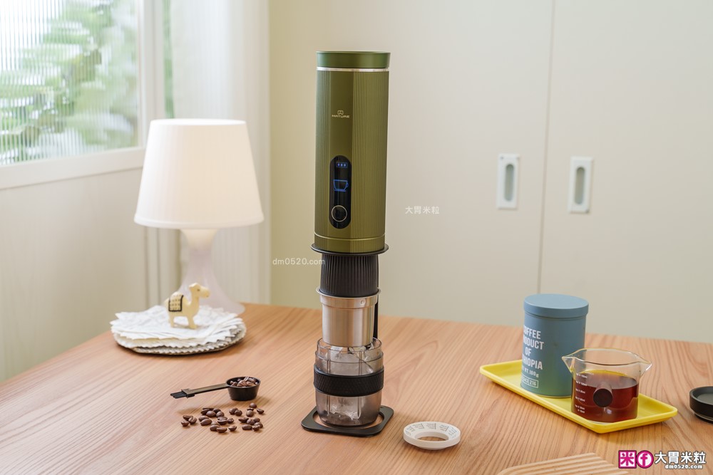 露營旅行必備移動式咖啡館｜MATURE GoBrew 行野全自動咖啡機｜煮水研磨沖煮一機搞定｜ 旅行咖啡神器｜隨身咖啡機推薦