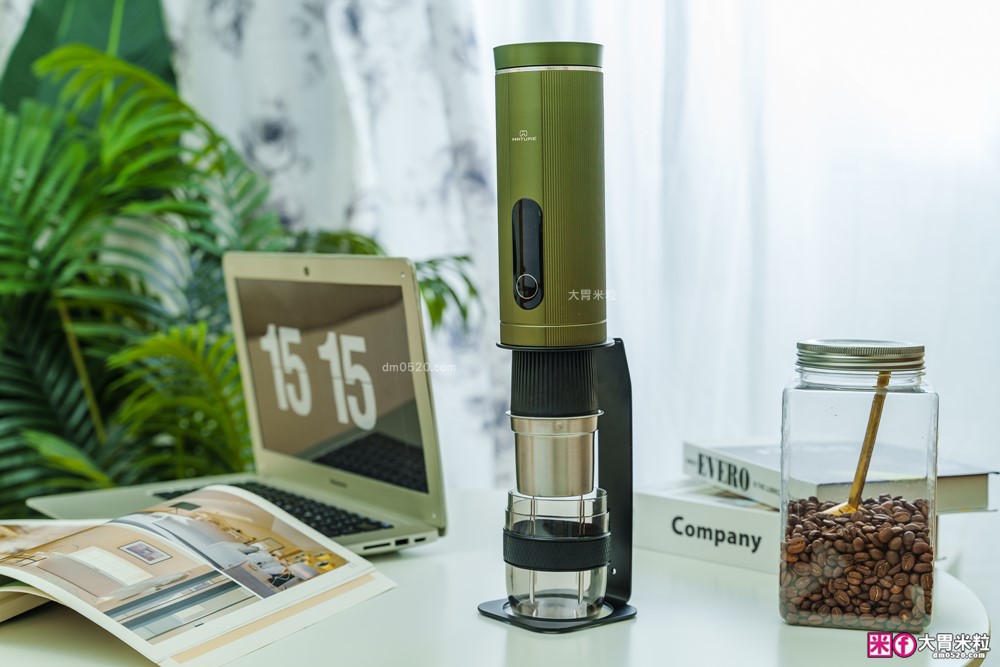 露營旅行必備移動式咖啡館｜MATURE GoBrew 行野全自動咖啡機｜煮水研磨沖煮一機搞定｜ 旅行咖啡神器｜隨身咖啡機推薦