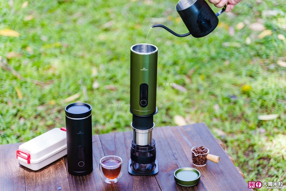 露營旅行必備移動式咖啡館｜MATURE GoBrew 行野全自動咖啡機｜煮水研磨沖煮一機搞定｜ 旅行咖啡神器｜隨身咖啡機推薦