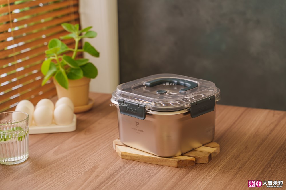 不鏽鋼保鮮盒萬用鍋推薦「Pierre Cardin 保鮮煮義鍋」蒸煮炸烤+保鮮全搞定│可拆卸手把~家用露營折疊鍋推薦│iCook愛料理市集-廚具開箱(32)