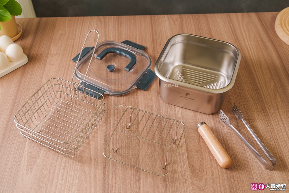 不鏽鋼保鮮盒萬用鍋推薦「Pierre Cardin 保鮮煮義鍋」蒸煮炸烤+保鮮全搞定│可拆卸手把~家用露營折疊鍋推薦│iCook愛料理市集-廚具開箱(32)