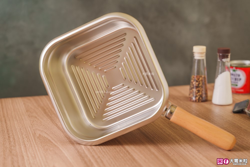 不鏽鋼保鮮盒萬用鍋推薦「Pierre Cardin 保鮮煮義鍋」蒸煮炸烤+保鮮全搞定│可拆卸手把~家用露營折疊鍋推薦│iCook愛料理市集-廚具開箱(32)