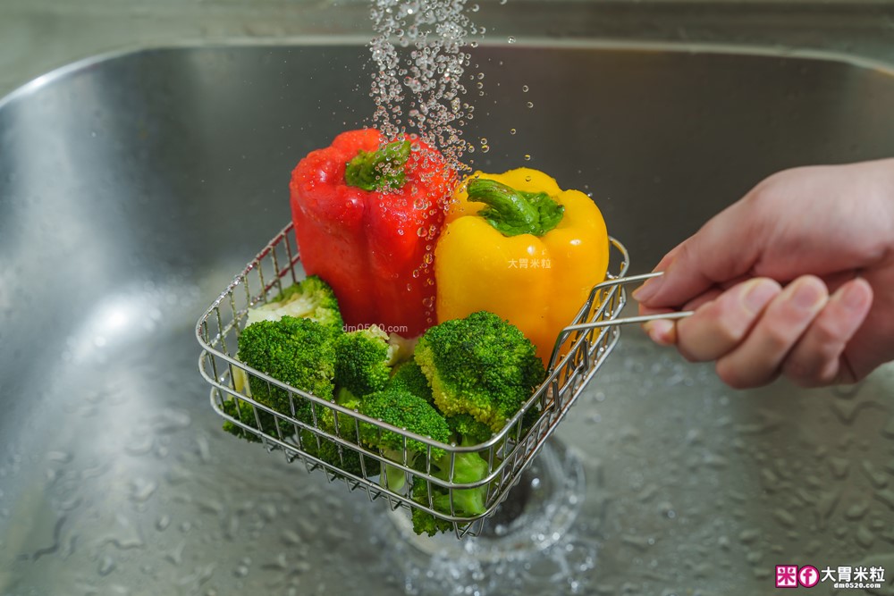 不鏽鋼保鮮盒萬用鍋推薦「Pierre Cardin 保鮮煮義鍋」蒸煮炸烤+保鮮全搞定│可拆卸手把~家用露營折疊鍋推薦│iCook愛料理市集-廚具開箱(32)