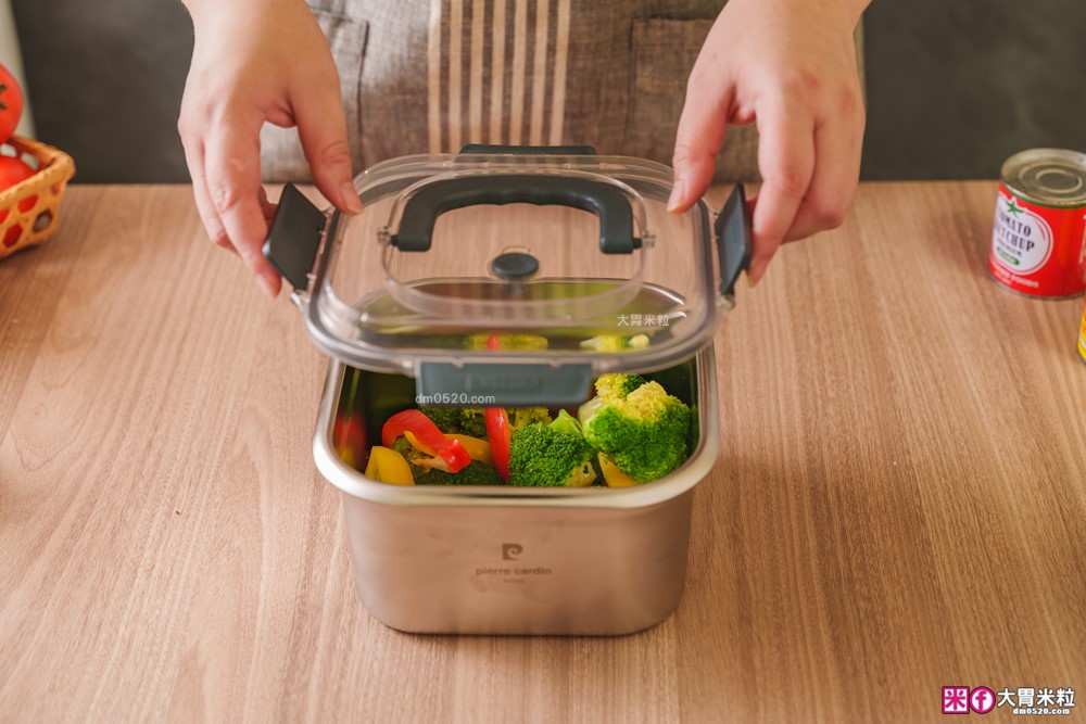 不鏽鋼保鮮盒萬用鍋推薦「Pierre Cardin 保鮮煮義鍋」蒸煮炸烤+保鮮全搞定│可拆卸手把~家用露營折疊鍋推薦│iCook愛料理市集-廚具開箱(32)