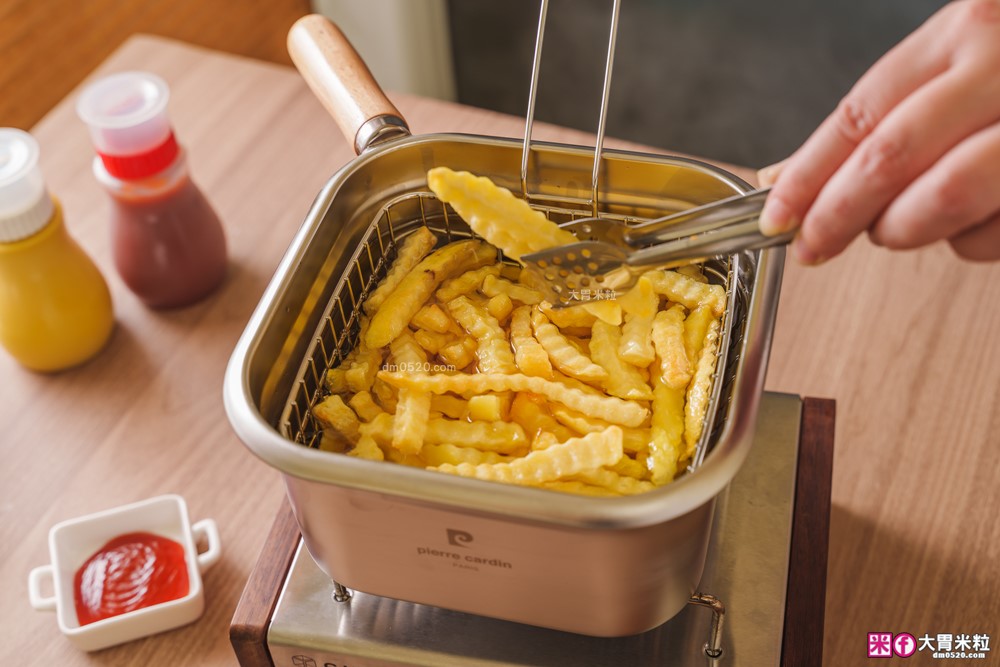 不鏽鋼保鮮盒萬用鍋推薦「Pierre Cardin 保鮮煮義鍋」蒸煮炸烤+保鮮全搞定│可拆卸手把~家用露營折疊鍋推薦│iCook愛料理市集-廚具開箱(32)