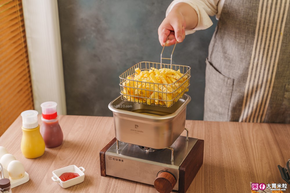 不鏽鋼保鮮盒萬用鍋推薦「Pierre Cardin 保鮮煮義鍋」蒸煮炸烤+保鮮全搞定│可拆卸手把~家用露營折疊鍋推薦│iCook愛料理市集-廚具開箱(32)