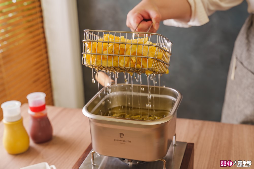 不鏽鋼保鮮盒萬用鍋推薦「Pierre Cardin 保鮮煮義鍋」蒸煮炸烤+保鮮全搞定│可拆卸手把~家用露營折疊鍋推薦│iCook愛料理市集-廚具開箱(32)