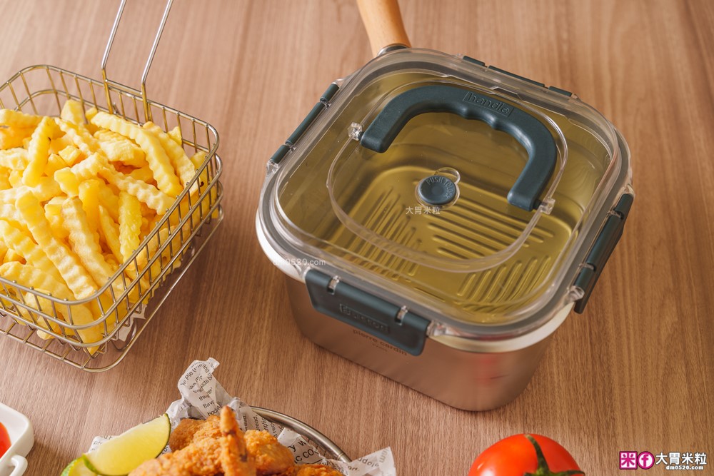 不鏽鋼保鮮盒萬用鍋推薦「Pierre Cardin 保鮮煮義鍋」蒸煮炸烤+保鮮全搞定│可拆卸手把~家用露營折疊鍋推薦│iCook愛料理市集-廚具開箱(32)