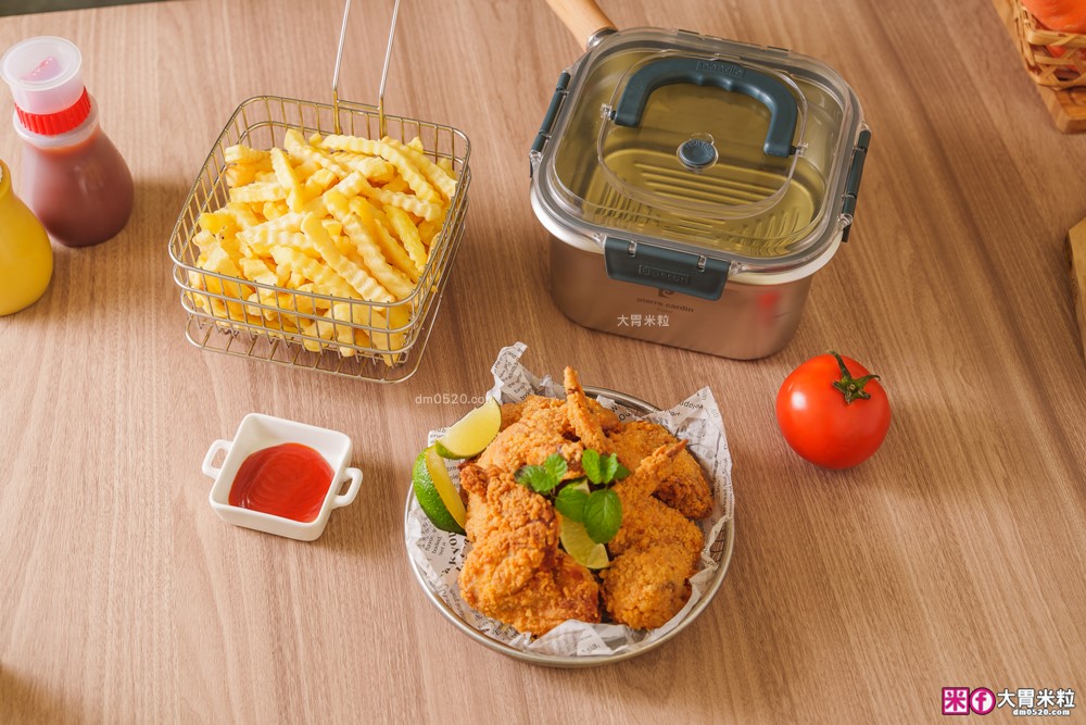 不鏽鋼保鮮盒萬用鍋推薦「Pierre Cardin 保鮮煮義鍋」蒸煮炸烤+保鮮全搞定│可拆卸手把~家用露營折疊鍋推薦│iCook愛料理市集-廚具開箱(32)