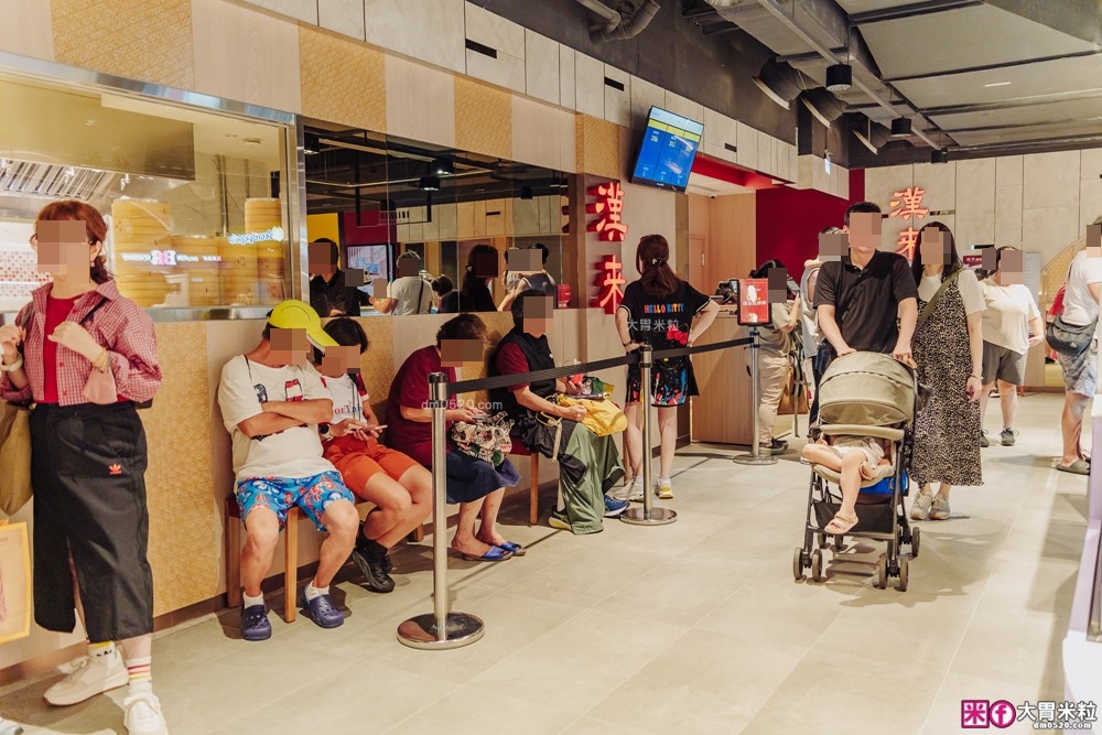 湯包控快衝！高雄人氣湯包插旗台北DreamPlaza百貨│招牌小籠湯包18摺手工現包一咬就爆汁！「漢來上海湯包」