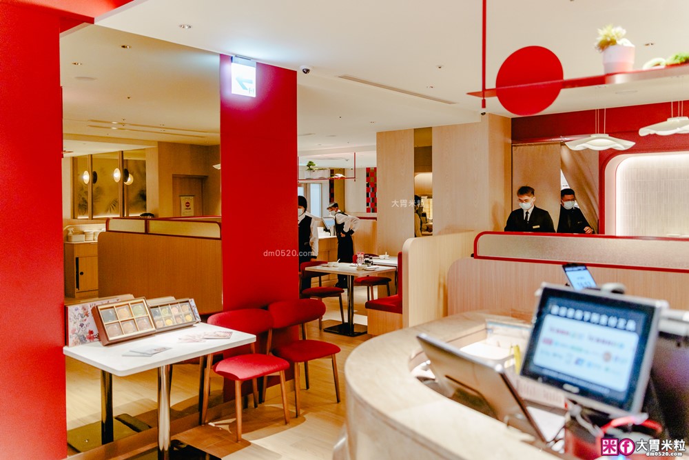 湯包控快衝！高雄人氣湯包插旗台北DreamPlaza百貨│招牌小籠湯包18摺手工現包一咬就爆汁！「漢來上海湯包」