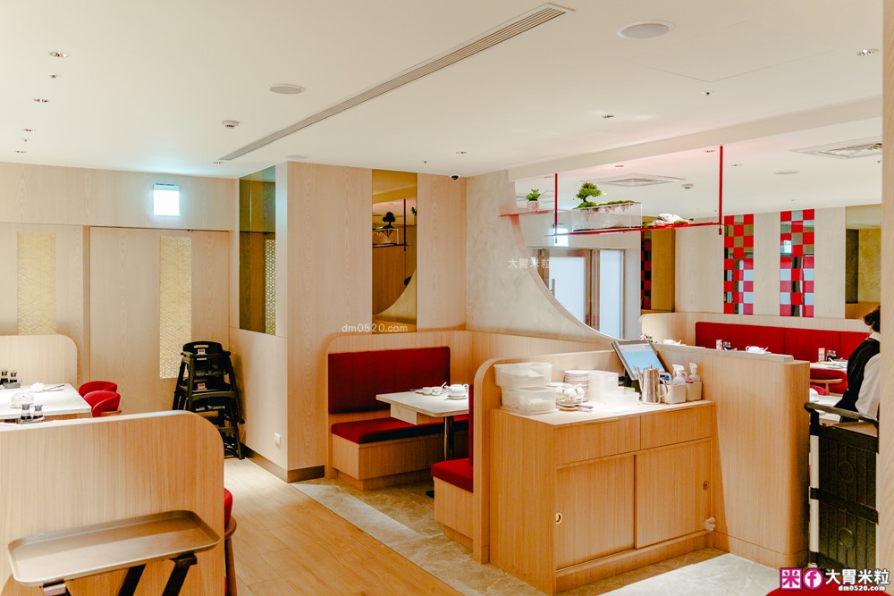 湯包控快衝！高雄人氣湯包插旗台北DreamPlaza百貨│招牌小籠湯包18摺手工現包一咬就爆汁！「漢來上海湯包」