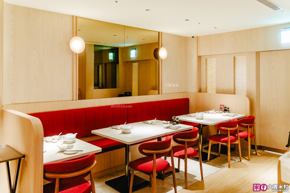 湯包控快衝！高雄人氣湯包插旗台北DreamPlaza百貨│招牌小籠湯包18摺手工現包一咬就爆汁！「漢來上海湯包」