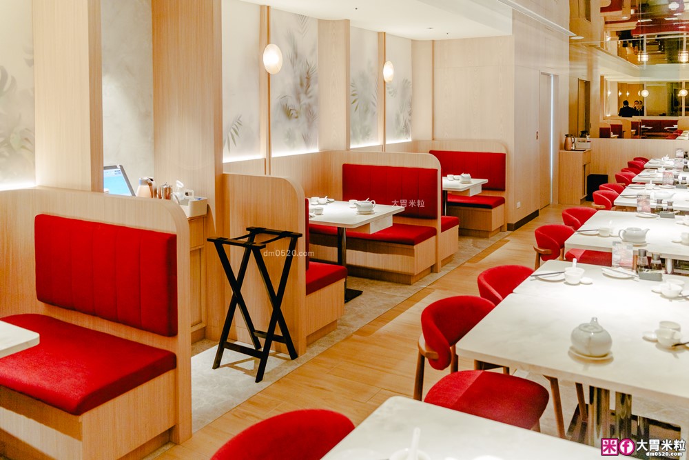 湯包控快衝！高雄人氣湯包插旗台北DreamPlaza百貨│招牌小籠湯包18摺手工現包一咬就爆汁！「漢來上海湯包」