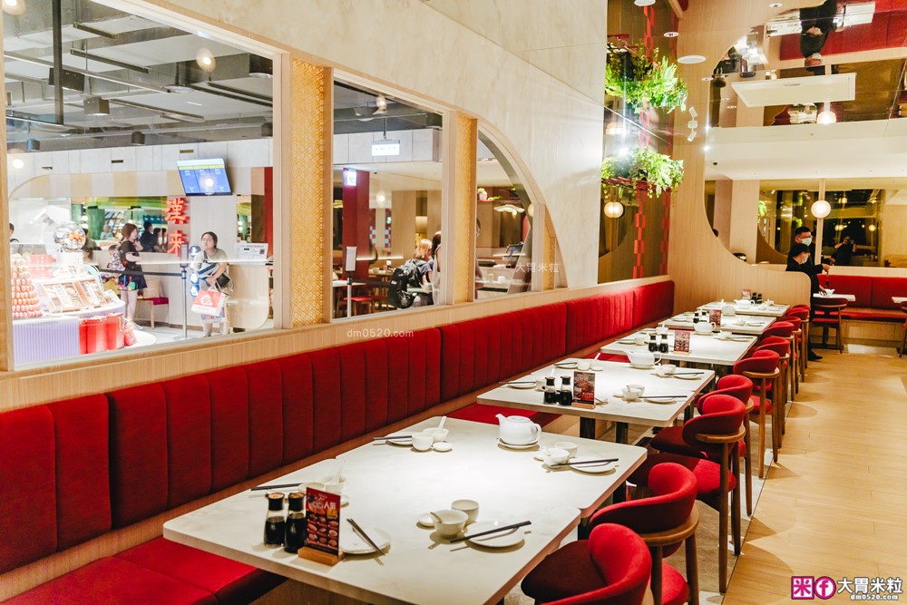 湯包控快衝！高雄人氣湯包插旗台北DreamPlaza百貨│招牌小籠湯包18摺手工現包一咬就爆汁！「漢來上海湯包」