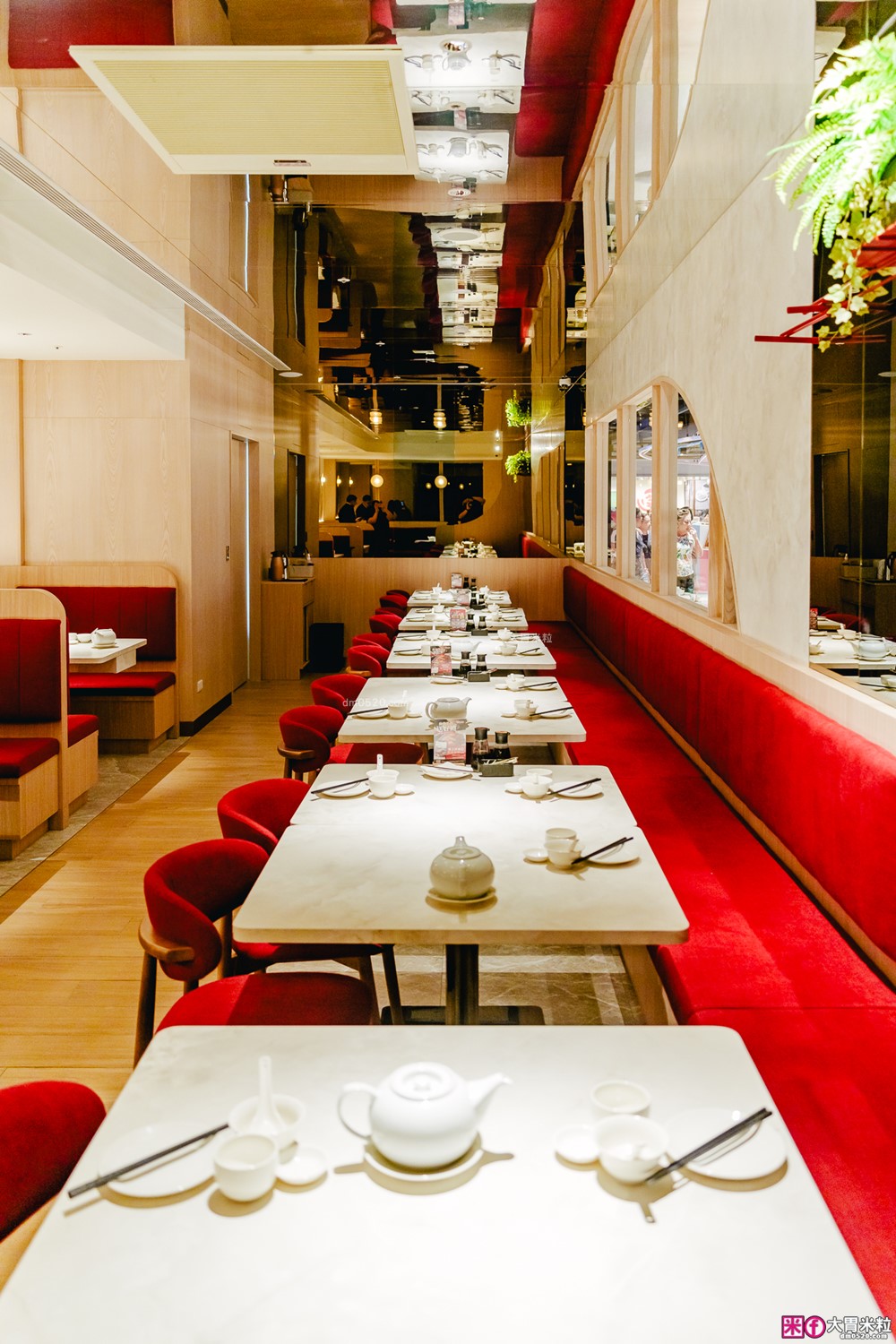 湯包控快衝！高雄人氣湯包插旗台北DreamPlaza百貨│招牌小籠湯包18摺手工現包一咬就爆汁！「漢來上海湯包」