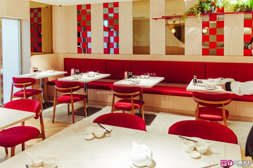 湯包控快衝！高雄人氣湯包插旗台北DreamPlaza百貨│招牌小籠湯包18摺手工現包一咬就爆汁！「漢來上海湯包」