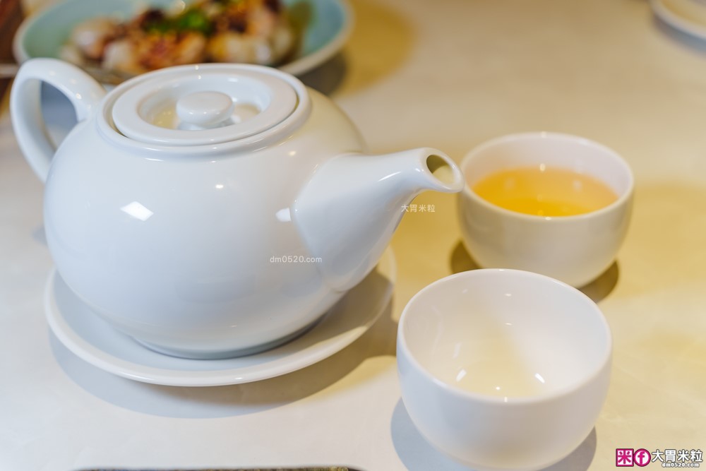 湯包控快衝！高雄人氣湯包插旗台北DreamPlaza百貨│招牌小籠湯包18摺手工現包一咬就爆汁！「漢來上海湯包」