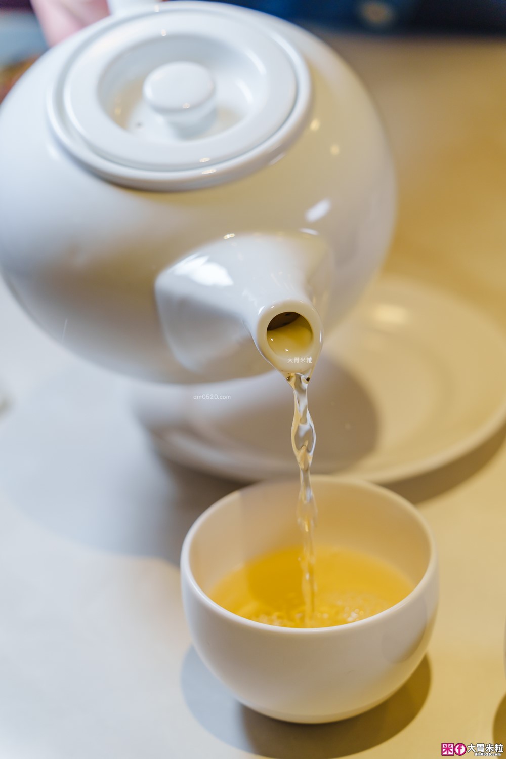 湯包控快衝！高雄人氣湯包插旗台北DreamPlaza百貨│招牌小籠湯包18摺手工現包一咬就爆汁！「漢來上海湯包」