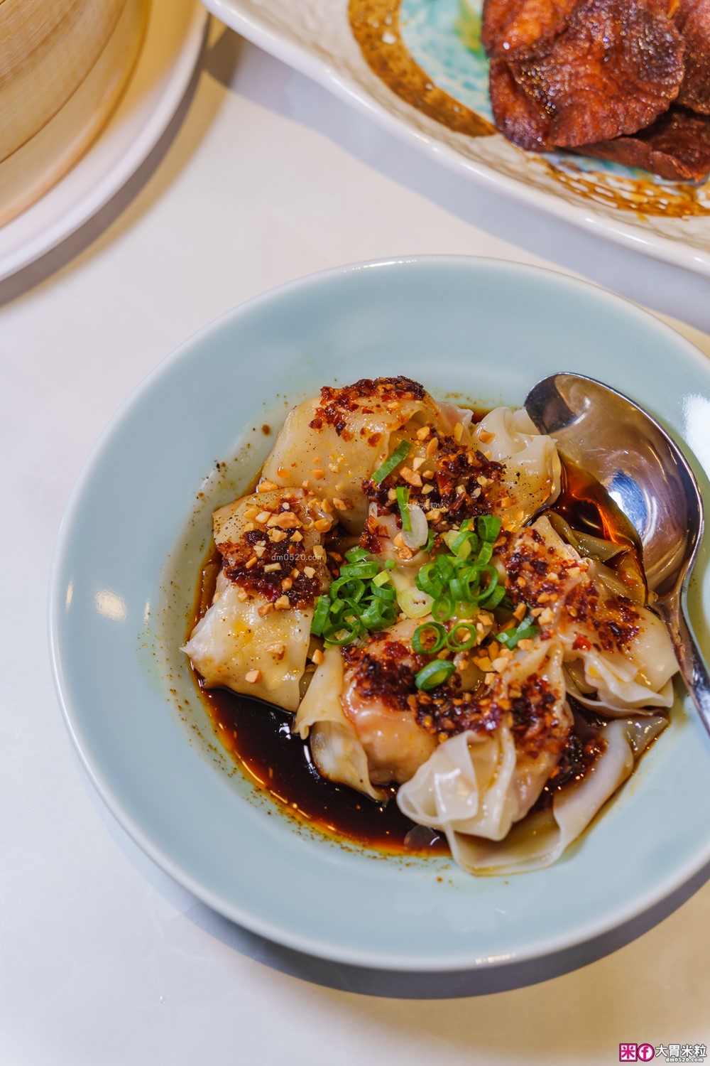 湯包控快衝！高雄人氣湯包插旗台北DreamPlaza百貨│招牌小籠湯包18摺手工現包一咬就爆汁！「漢來上海湯包」