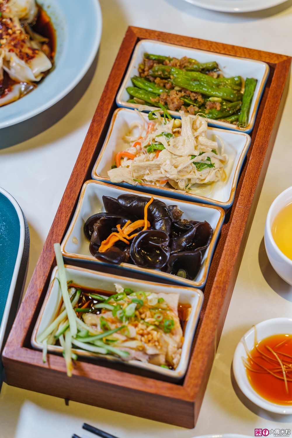 湯包控快衝！高雄人氣湯包插旗台北DreamPlaza百貨│招牌小籠湯包18摺手工現包一咬就爆汁！「漢來上海湯包」