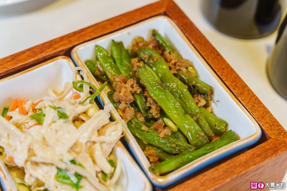 湯包控快衝！高雄人氣湯包插旗台北DreamPlaza百貨│招牌小籠湯包18摺手工現包一咬就爆汁！「漢來上海湯包」