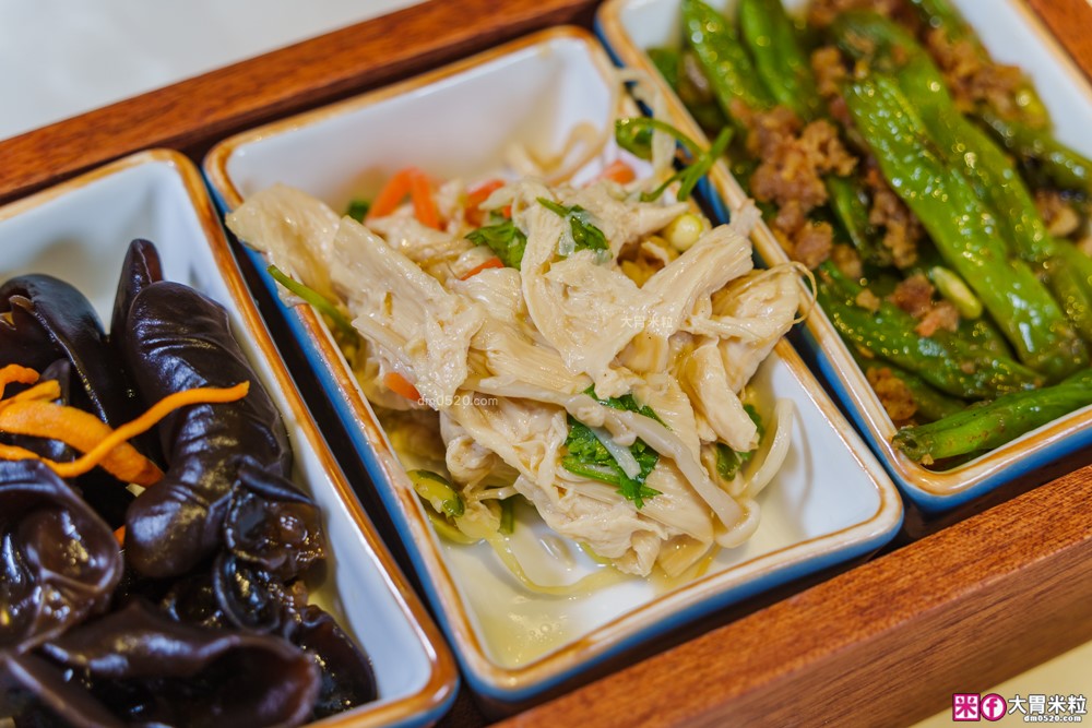 湯包控快衝！高雄人氣湯包插旗台北DreamPlaza百貨│招牌小籠湯包18摺手工現包一咬就爆汁！「漢來上海湯包」