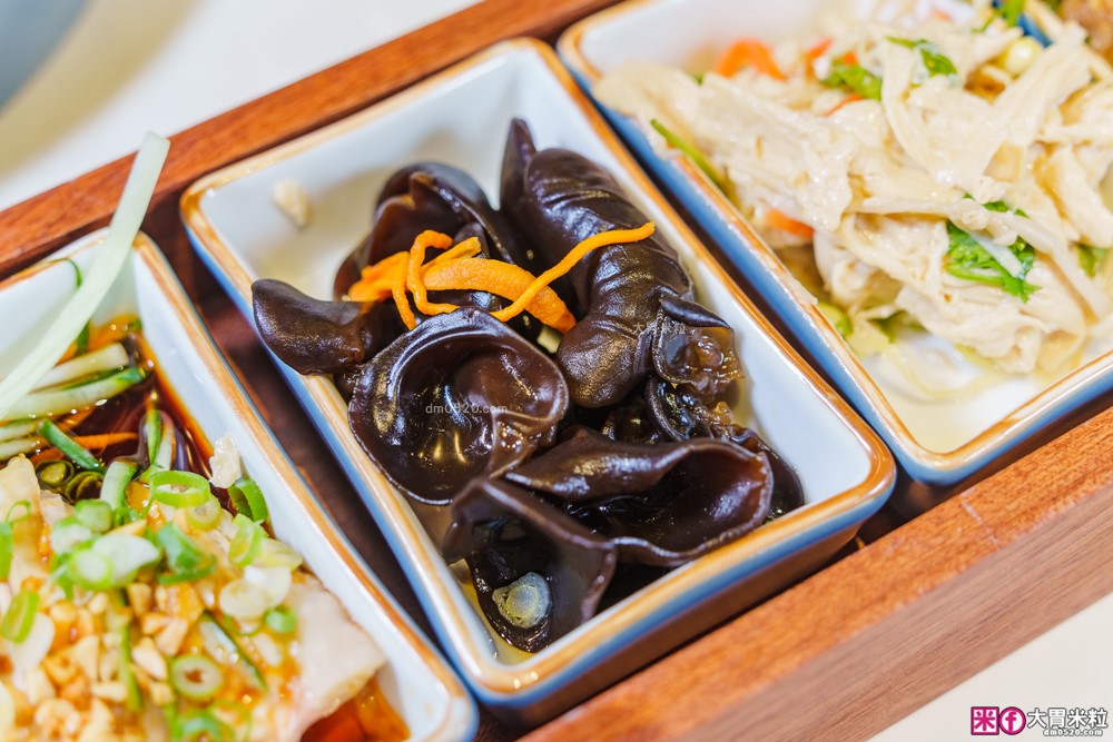 湯包控快衝！高雄人氣湯包插旗台北DreamPlaza百貨│招牌小籠湯包18摺手工現包一咬就爆汁！「漢來上海湯包」