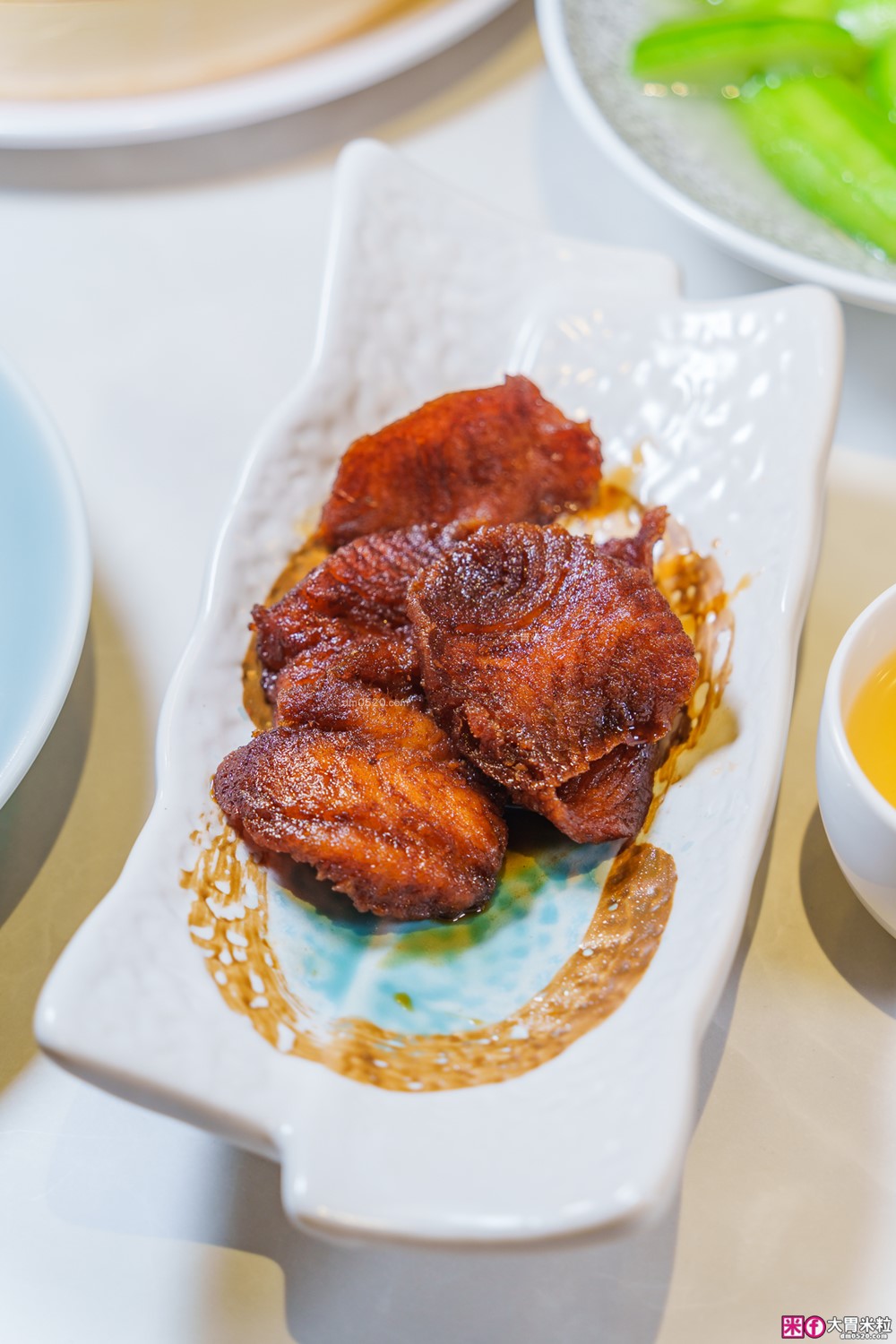 湯包控快衝！高雄人氣湯包插旗台北DreamPlaza百貨│招牌小籠湯包18摺手工現包一咬就爆汁！「漢來上海湯包」