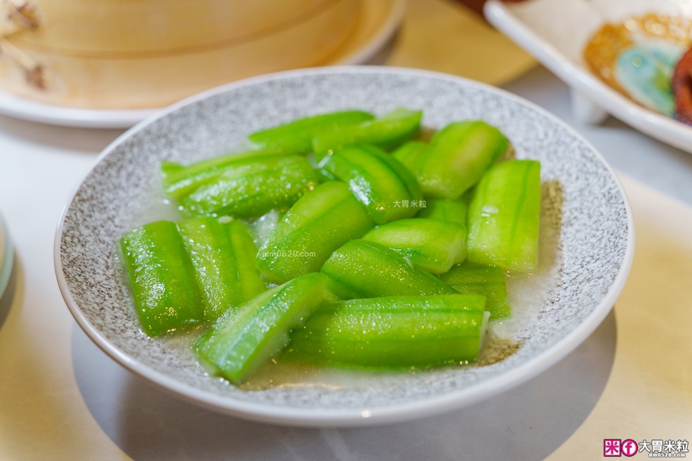 湯包控快衝！高雄人氣湯包插旗台北DreamPlaza百貨│招牌小籠湯包18摺手工現包一咬就爆汁！「漢來上海湯包」