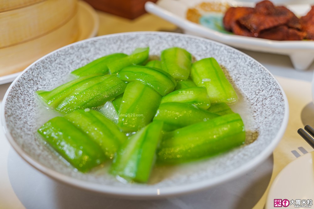 湯包控快衝！高雄人氣湯包插旗台北DreamPlaza百貨│招牌小籠湯包18摺手工現包一咬就爆汁！「漢來上海湯包」